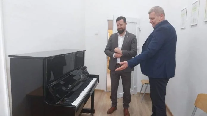 Sredstvima Ministarstva Nabavljen Koncertni Klavir