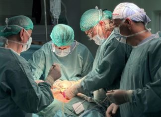 Uspješna transplantacija u UKC-u Tuzla: Majka donirala bubreg kćerki Operacija