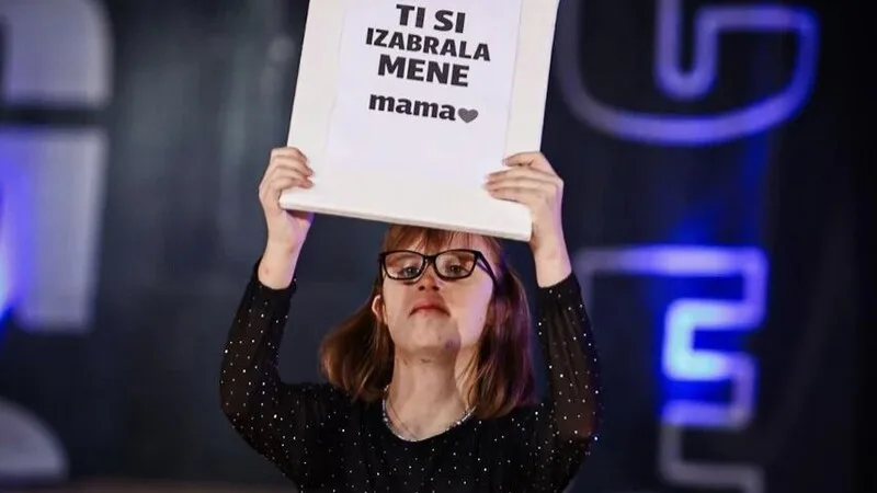 Djevojčica iz Zenice dirnula publiku na Bijelom Brijegu: “Ti si odabrala mene, mama”