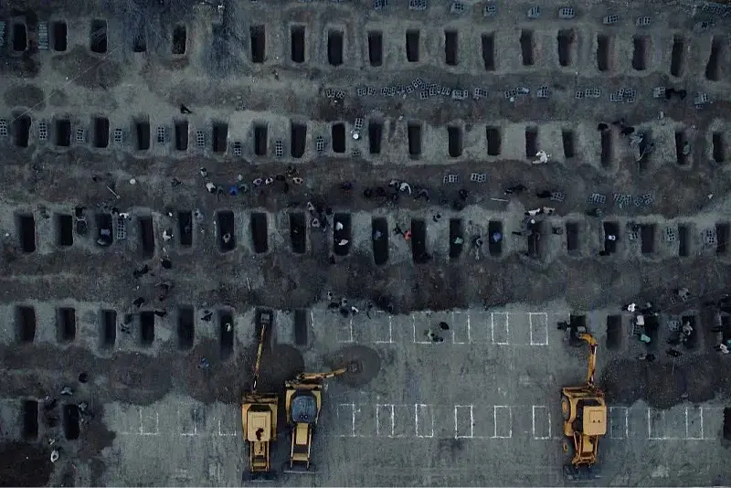 Fotografija iz zraka otkriva razmjeru tragedije: Masovni mezari za 165 djevojčica nakon napada na školu u Iranu