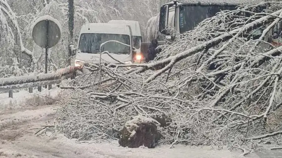 Snijeg napravio haos širom BiH, evo gdje je najteže stanje