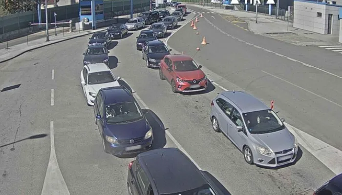 Duge kolone putničkih vozila na ulazu u BiH