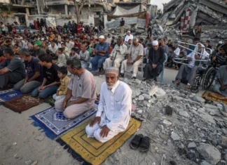 Tužni Bajram u Gazi: Palestinci klanjali namaz uprkos izraelskim napadima