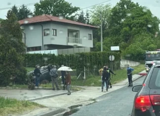 Pijani vozač završio u pritvoru nakon prevrtanja automobila u zeničkom naselju Brist