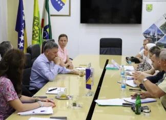 Kasumović nakon sastanka s prevoznicima: Nema poskupljenja ni ukidanja linija