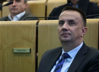 Rasprava o Novoj Željezari počela uz kritike, Lakić u međuvremenu stigao u Parlament