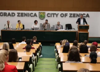 Gradonačelnik Fuad Kasumović odao priznanje izvrsnosti: Nagrađeno 129 najboljih maturanata (FOTO)
