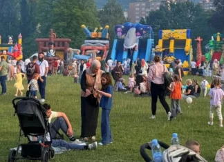 Radost Bajrama na Kamberović polju u Zenici okupila gotovo 500 mališana (FOTO)