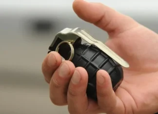 Bomba bačena u dvorište kuće u Zenici, oštećena fasada objekta