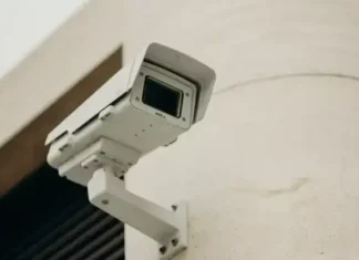 Imate li pravo postaviti kamere i snimati komšijino dvorište ili haustor?