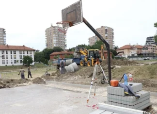 Počeli radovi na adaptaciji i uređenju sportskog i dječijeg igrališta u MZ Babina Rijeka (FOTO)