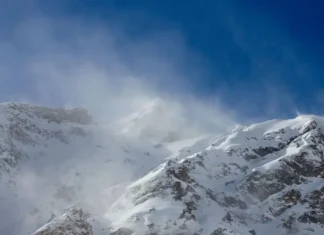Tijela troje stradalih planinara spremna za spuštanje s Elbrusa