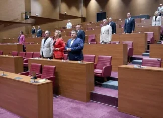 Minutom šutnje Hrvatski sabor odao počast žrtvama genocida u Srebrenici