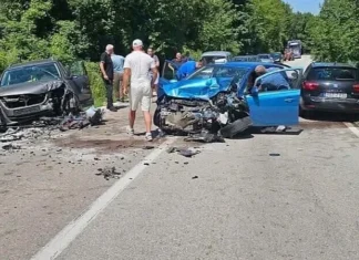 Teška saobraćajna nesreća na putu Živinice – Kladanj: Jedna osoba poginula, dvije povrijeđene