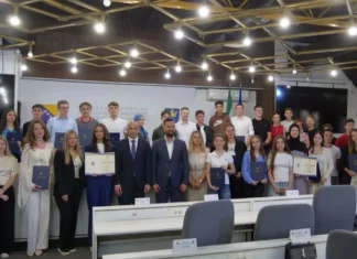 Vlada ZDK nagradila učenike generacije osnovnih i srednjih škola (FOTO)