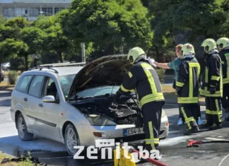 Požar na putničkom automobilu Ford u Zenici, vozilo oštećeno
