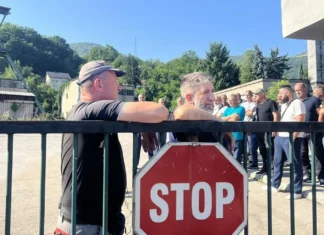 Zenički rudari ne odustaju: 11 njih i dalje protestuje u jami “Raspotočje”