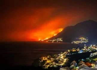Stravični prizori u Omišu: U požaru ima povrijeđenih, izgorjele kuće (VIDEO+FOTO)