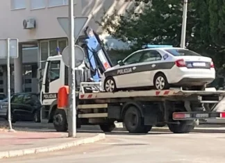 Samo u BiH: Pauk odvezao policijski automobil, ljudi gledali u čudu