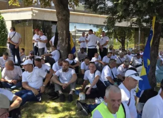 Zenički rudari krenuli prema Sarajevu: Protest ispred Vlade FBiH zbog neisplaćenih plata