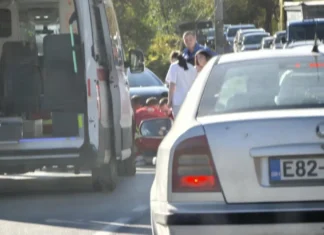Saobraćajna nesreća u Travničkoj ulici u Zenici, povrijeđena osoba prevezena u bolnicu