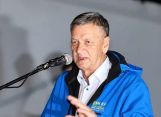 Kasumović pozvao Bošnjake da glasaju za Zdenka Lučića: „Uspjet će razvaliti SDA“ (VIDEO) Fuad Kasumović na predizbornom skupu BHI-KF