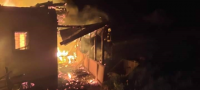 Pogledajte fotografije sinoćnjeg požara kod Zenice u kojem su smrtno stradale dvije osobe